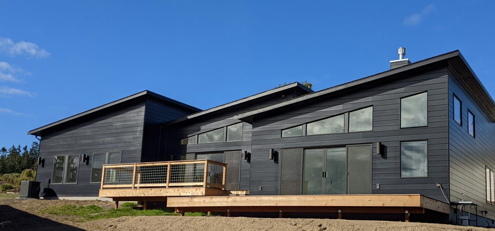 1,500squarefoot main living & 900squarefoot studio / garage in